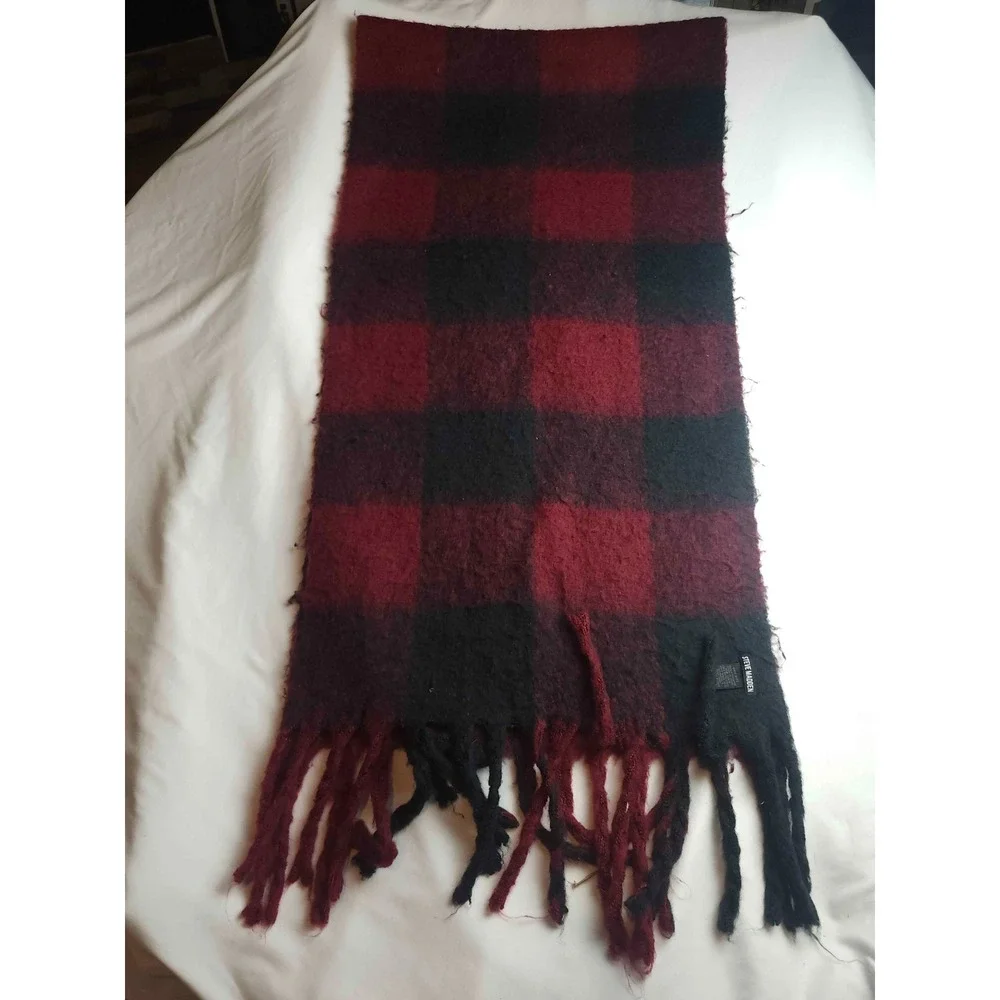 Steve Madden Scarf One Size Red Black Buffalo Fringe Grunge Indie Sleaze Winter